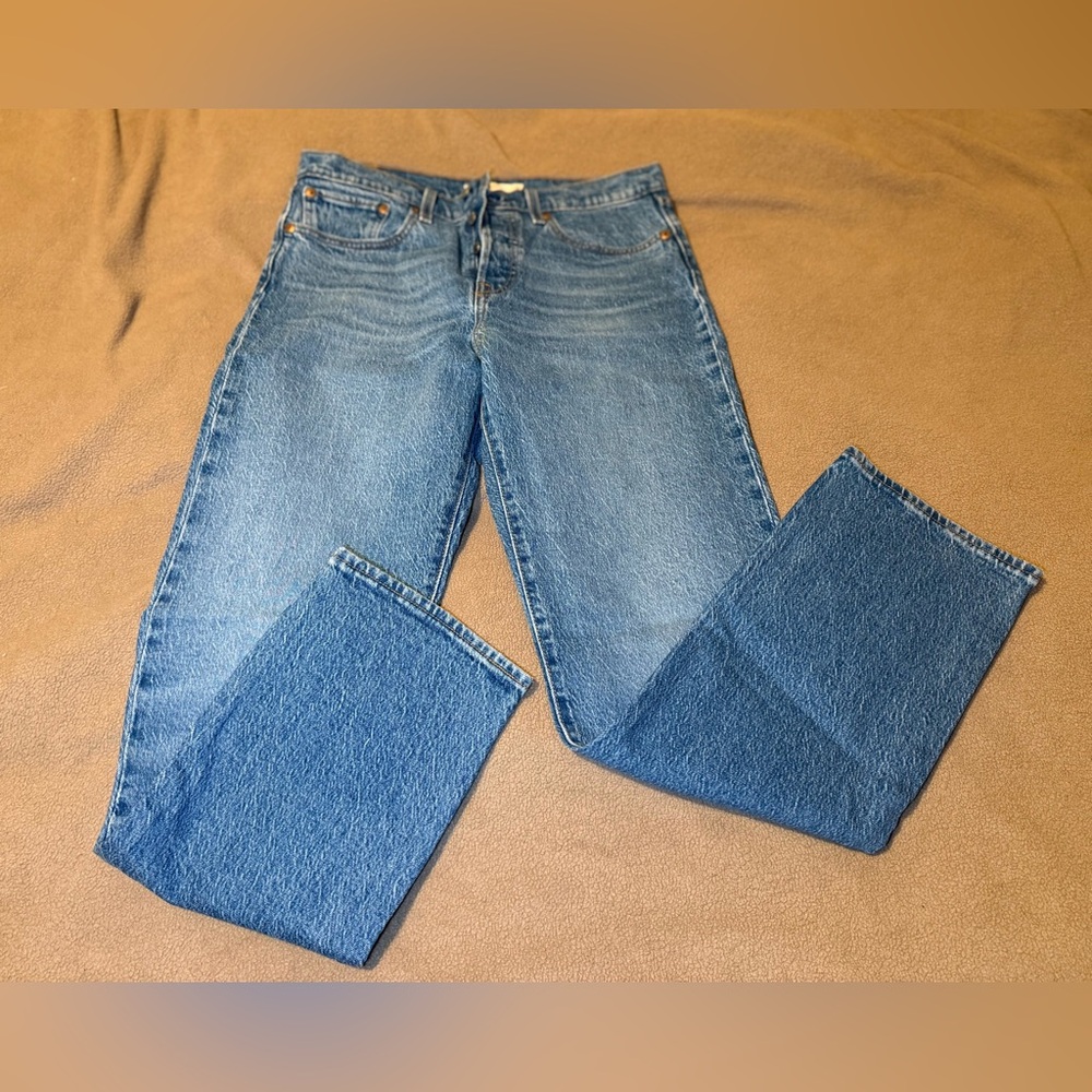 Levi's Premium 501 Wedgie Straight
Jeans/Size 30 × 30 READ DESCRIPTION
